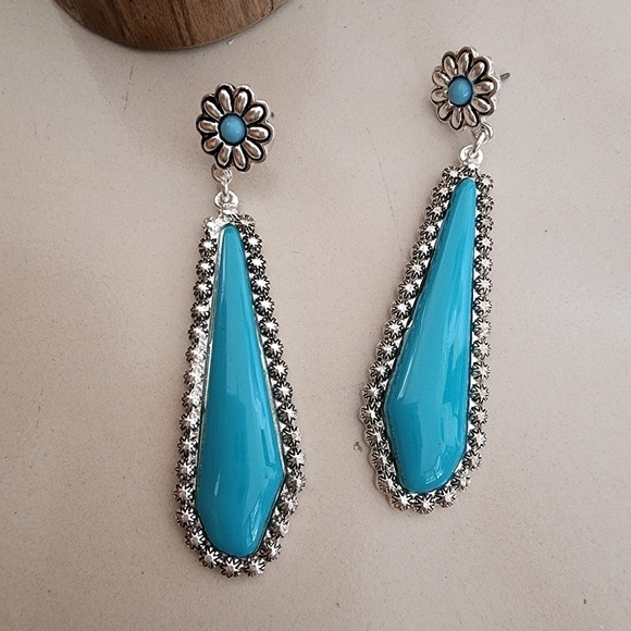NEW Bohemian Turquoise Floral Antique Metal Dangle Earrings - Picture 4 of 9